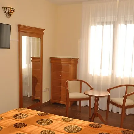 Отель De Alba 3*